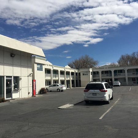 Howard Johnson By Wyndham Colorado Springs Hotel Exterior photo