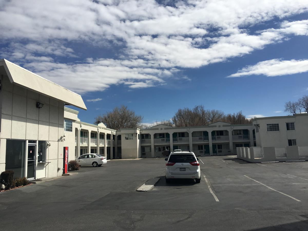 Howard Johnson By Wyndham Colorado Springs Hotel Exterior photo